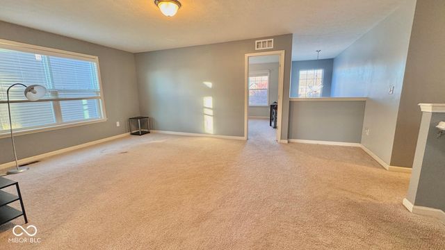 2125 Lakecrest Drive, Columbus, IN 47201