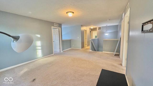 2125 Lakecrest Drive, Columbus, IN 47201