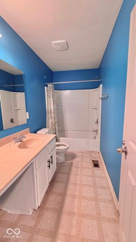 2125 Lakecrest Drive, Columbus, IN 47201