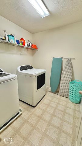 2125 Lakecrest Drive, Columbus, IN 47201