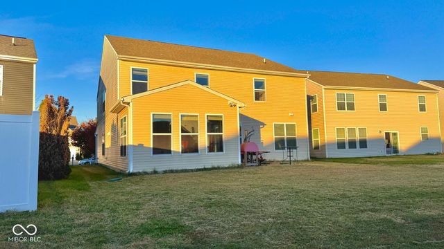 2125 Lakecrest Drive, Columbus, IN 47201