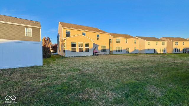 2125 Lakecrest Drive, Columbus, IN 47201