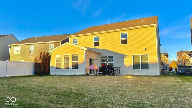 2125 Lakecrest Drive, Columbus, IN 47201