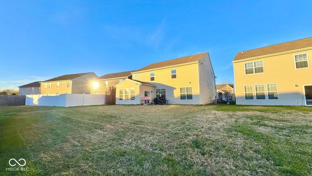 2125 Lakecrest Drive, Columbus, IN 47201