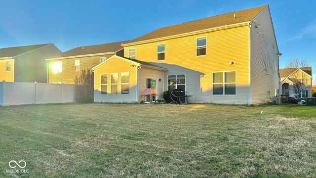 2125 Lakecrest Drive, Columbus, IN 47201