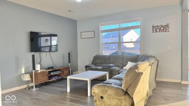 2125 Lakecrest Drive, Columbus, IN 47201