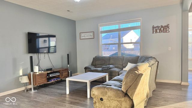 2125 Lakecrest Drive, Columbus, IN 47201