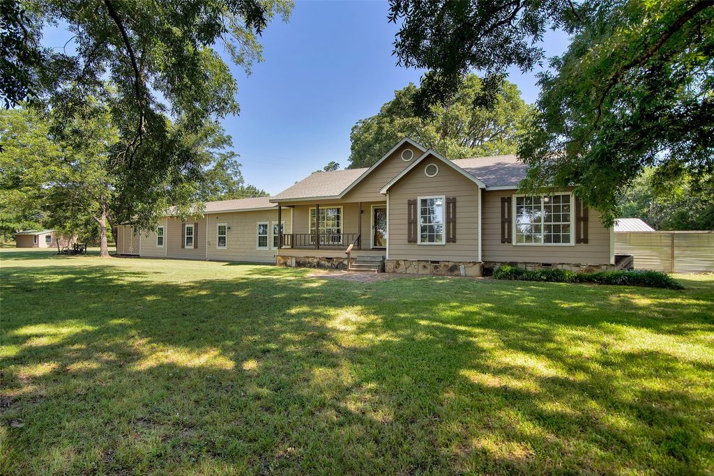 1045 Middle Road, Denison, TX 75020