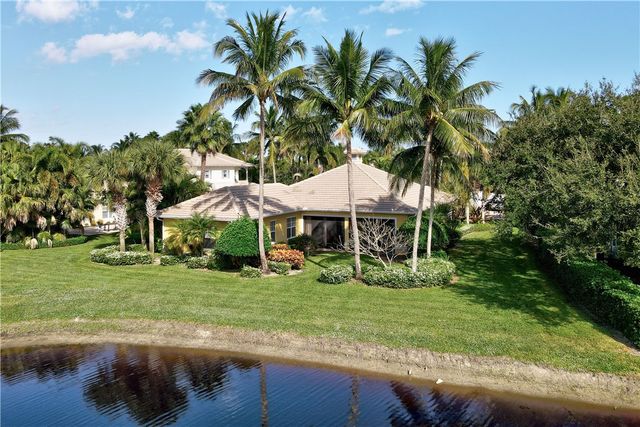 2815 Saint Barts Square, Vero Beach, FL 32967