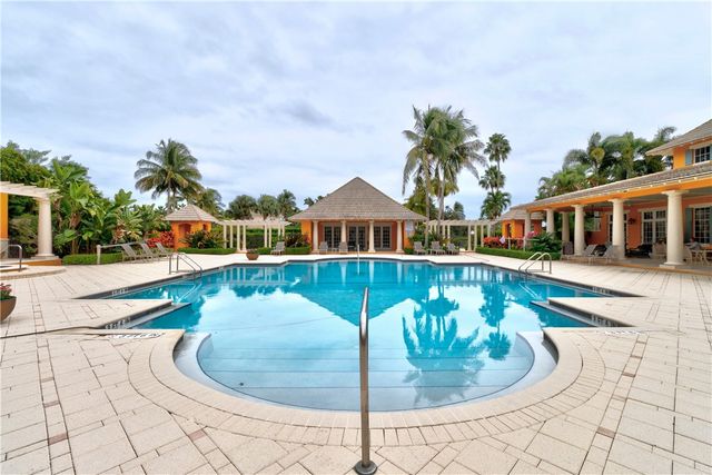 2815 Saint Barts Square, Vero Beach, FL 32967