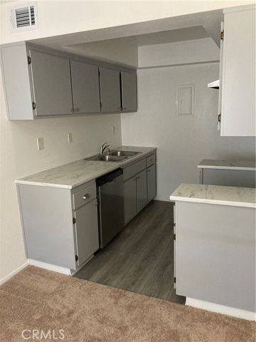 8505 Columbus Avenue 304, North Hills (los Angeles), CA 91343