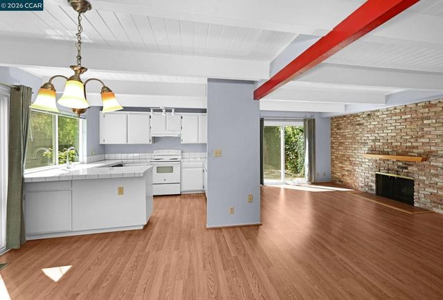 1952 Oak Grove Rd, Walnut Creek, CA 94598