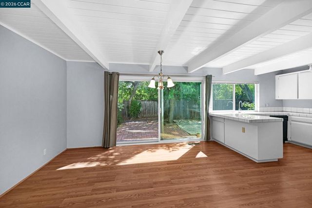 1952 Oak Grove Rd, Walnut Creek, CA 94598