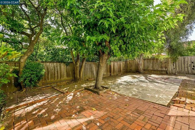 1952 Oak Grove Rd, Walnut Creek, CA 94598