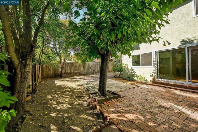 1952 Oak Grove Rd, Walnut Creek, CA 94598