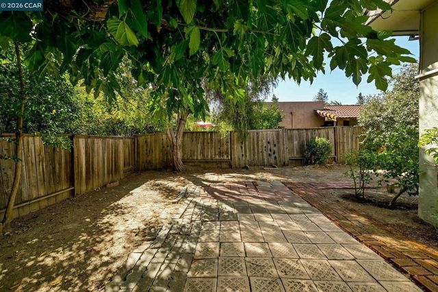 1952 Oak Grove Rd, Walnut Creek, CA 94598