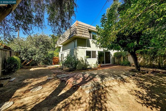 1952 Oak Grove Rd, Walnut Creek, CA 94598
