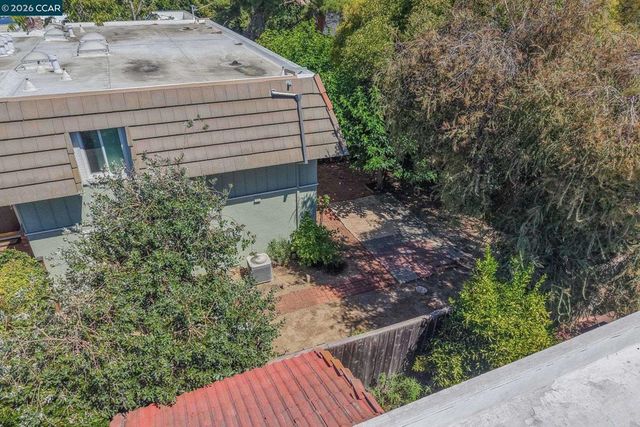 1952 Oak Grove Rd, Walnut Creek, CA 94598