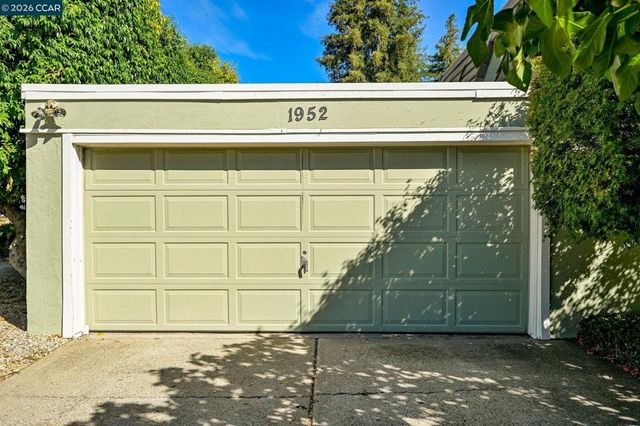 1952 Oak Grove Rd, Walnut Creek, CA 94598