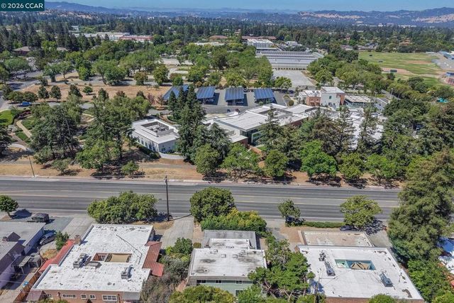 1952 Oak Grove Rd, Walnut Creek, CA 94598