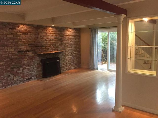 1952 Oak Grove Rd, Walnut Creek, CA 94598