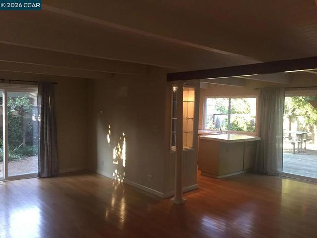 1952 Oak Grove Rd, Walnut Creek, CA 94598