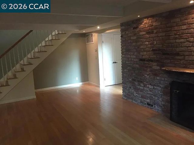 1952 Oak Grove Rd, Walnut Creek, CA 94598