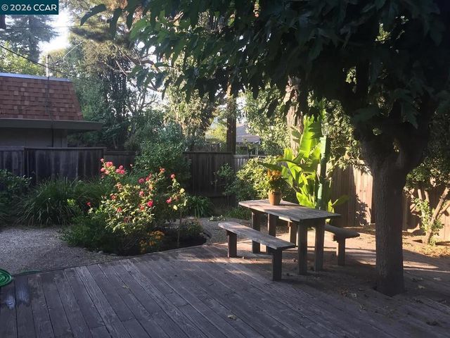 1952 Oak Grove Rd, Walnut Creek, CA 94598