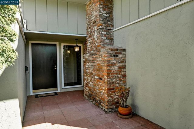 1952 Oak Grove Rd, Walnut Creek, CA 94598