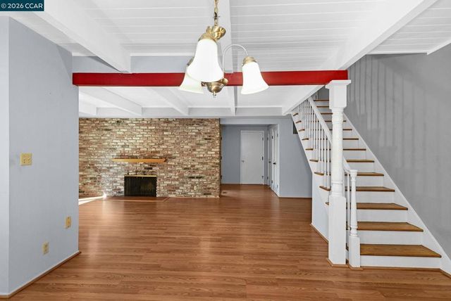 1952 Oak Grove Rd, Walnut Creek, CA 94598