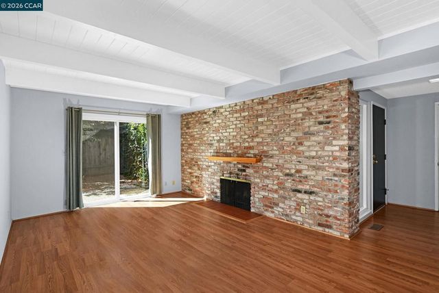 1952 Oak Grove Rd, Walnut Creek, CA 94598