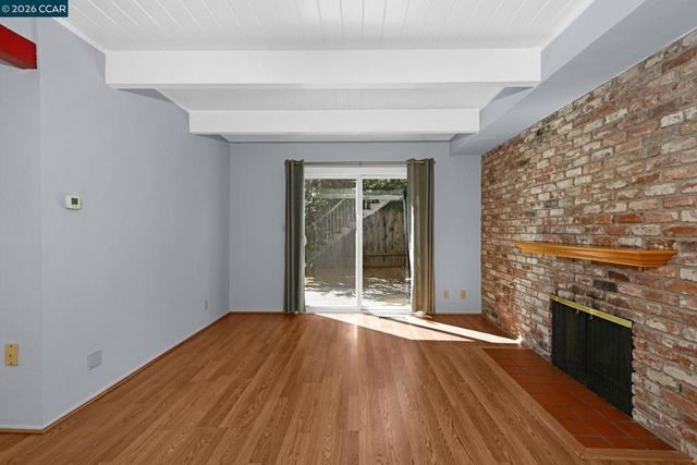 1952 Oak Grove Rd, Walnut Creek, CA 94598