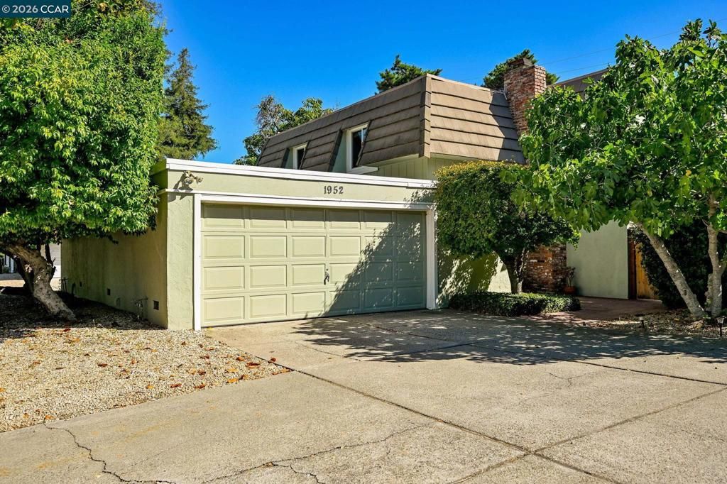 1952 Oak Grove Rd, Walnut Creek, CA 94598