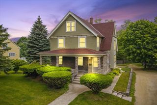 924 W Grand AVENUE, Port Washington, WI 53074