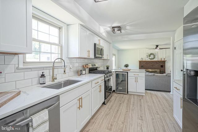1779 CONGRESS DR, Blackwood, NJ 08012