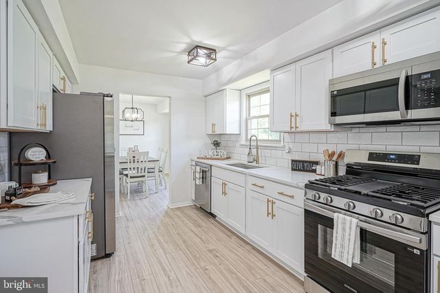 1779 CONGRESS DR, Blackwood, NJ 08012