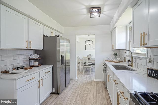 1779 CONGRESS DR, Blackwood, NJ 08012