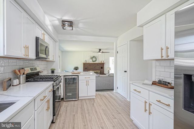 1779 CONGRESS DR, Blackwood, NJ 08012