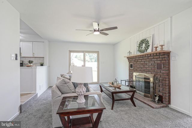 1779 CONGRESS DR, Blackwood, NJ 08012