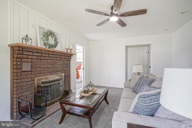 1779 CONGRESS DR, Blackwood, NJ 08012