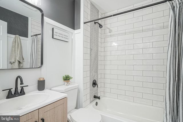 1779 CONGRESS DR, Blackwood, NJ 08012