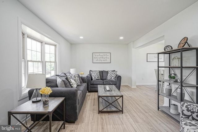 1779 CONGRESS DR, Blackwood, NJ 08012