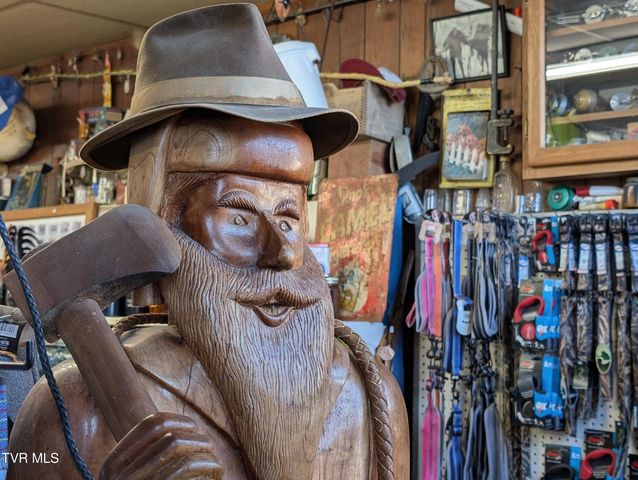 208 Town Square Street, Glade Spring, VA 24340