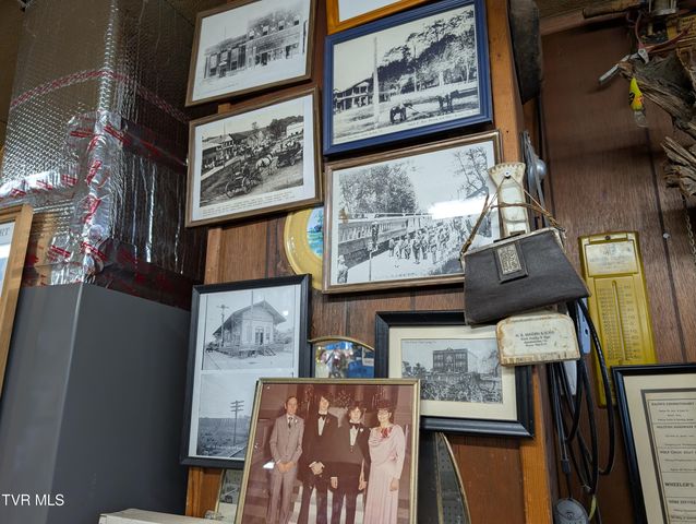 208 Town Square Street, Glade Spring, VA 24340