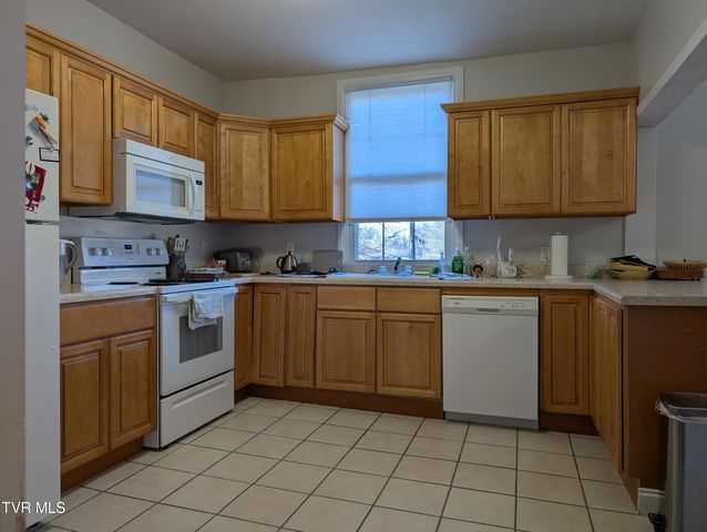 208 Town Square Street, Glade Spring, VA 24340