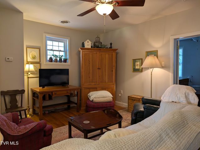 208 Town Square Street, Glade Spring, VA 24340