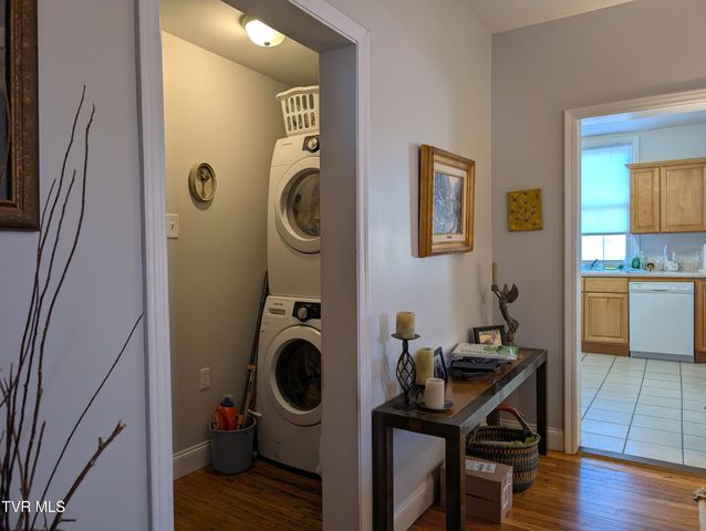 208 Town Square Street, Glade Spring, VA 24340