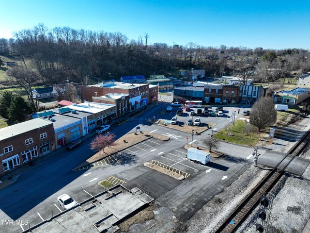 208 Town Square Street, Glade Spring, VA 24340