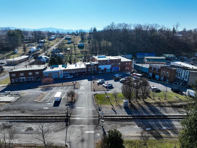 208 Town Square Street, Glade Spring, VA 24340