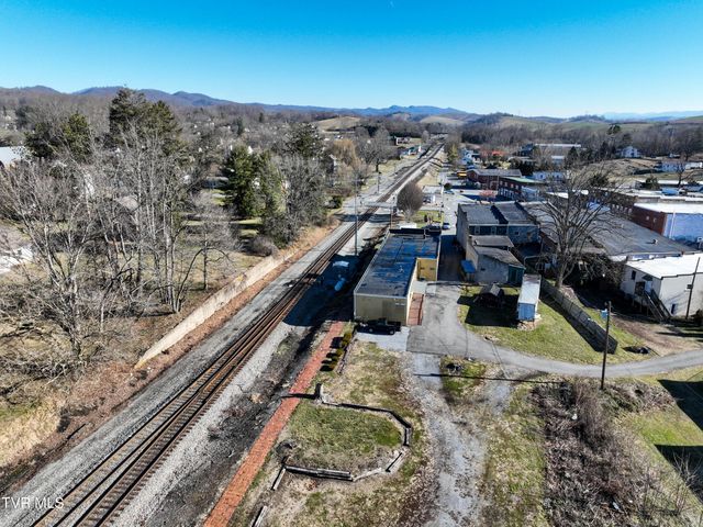 208 Town Square Street, Glade Spring, VA 24340